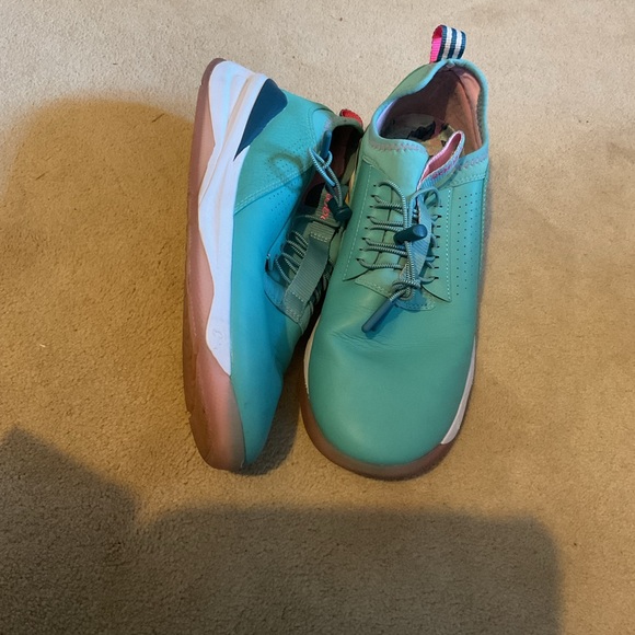 Clove sneakers aqua tone healthcare comfort construction  W 10. M 8.5 - Picture 3 of 6